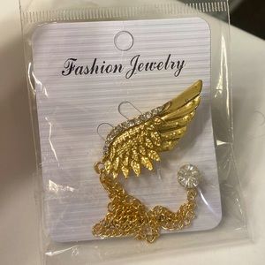 Gold Lapel or Sweater Pin| Broach with Gold wings with Chain